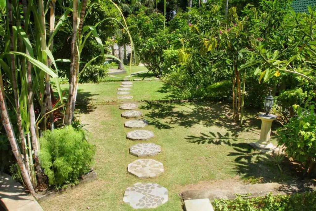 Villa Serene&Spa Mangsit Exterior foto